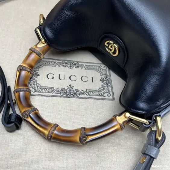 First bag ru Gucci small bag shoulder Diana 0627